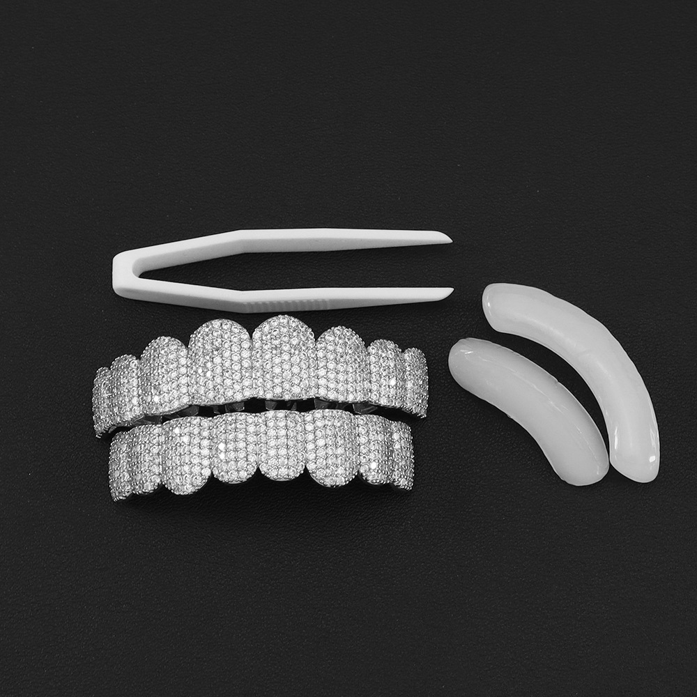 Teeth Whitening Moulds - กริลล์ฟันชุบเงินประดับเพชร CZ เต็มรูปแบบ สำหรับฟันบนและฟันล่าง สไตล์ฮิปฮอป พร้อมแม่พิมพ์ซิลิโคนสำหรับแร็ปเปอร์คอสเพลย์